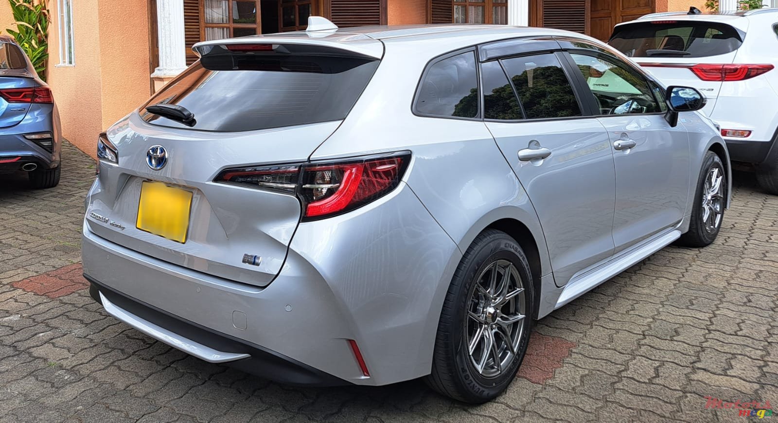 2021' Toyota Corolla Touring photo #2