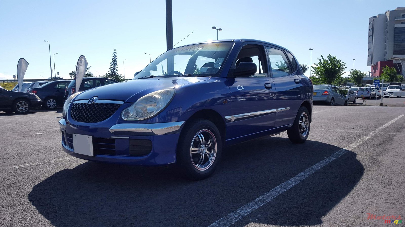 2002' Toyota Duet photo #1