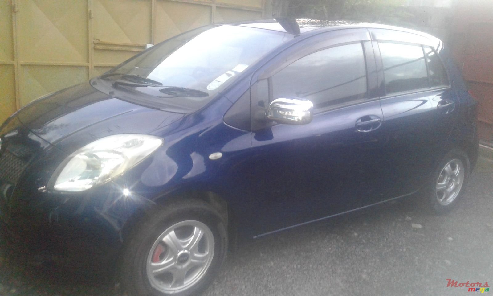 2006' Toyota Vitz photo #3