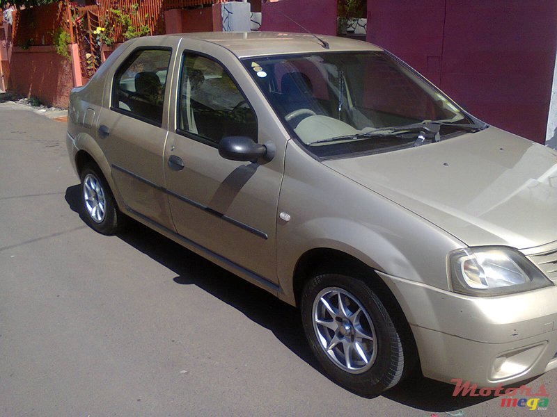 2008' Renault Logan photo #2