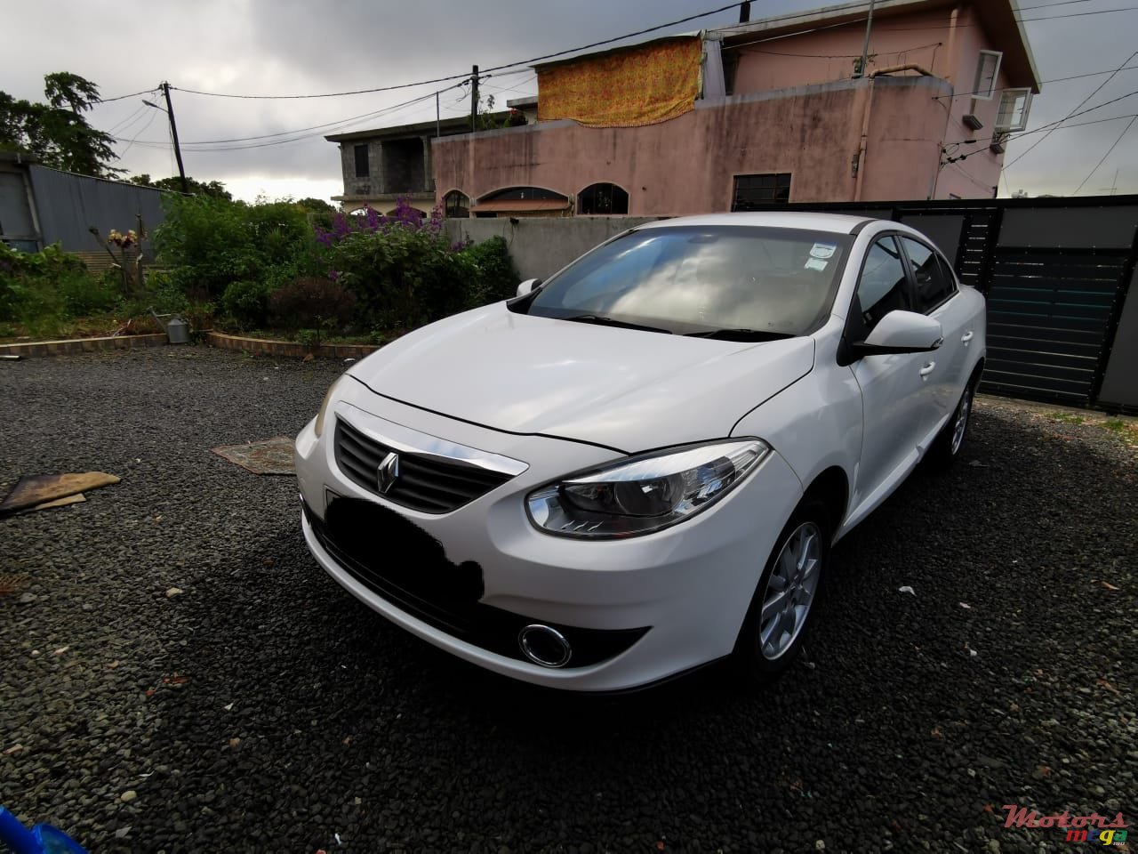 2011' Renault Fluence photo #7