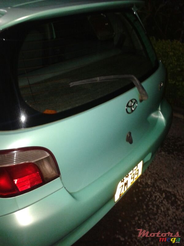 1999' Toyota Vitz None photo #3