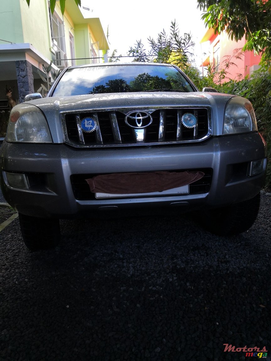 2004' Toyota Land Cruiser Prado photo #3