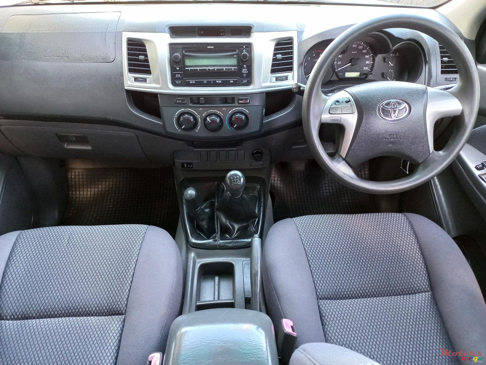 2012' Toyota Hilux 4×4 TURBO photo #6