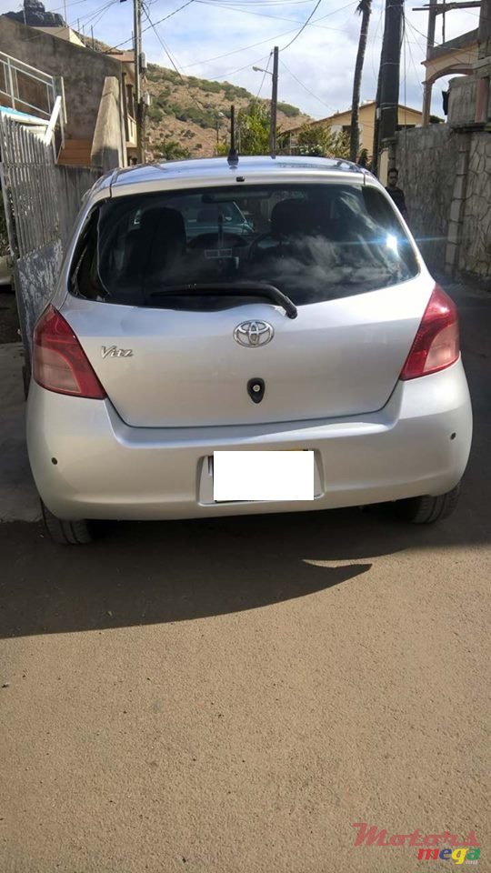 2007' Toyota Vitz photo #4