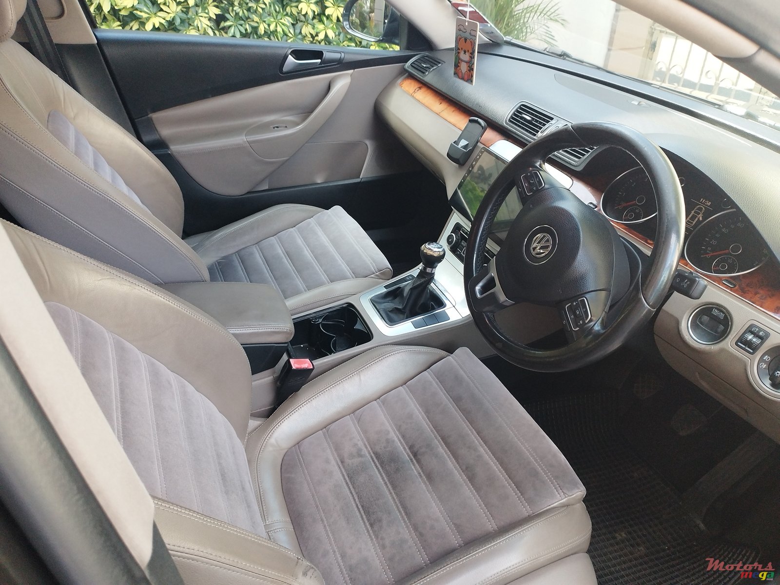 2012' Volkswagen Passat photo #4