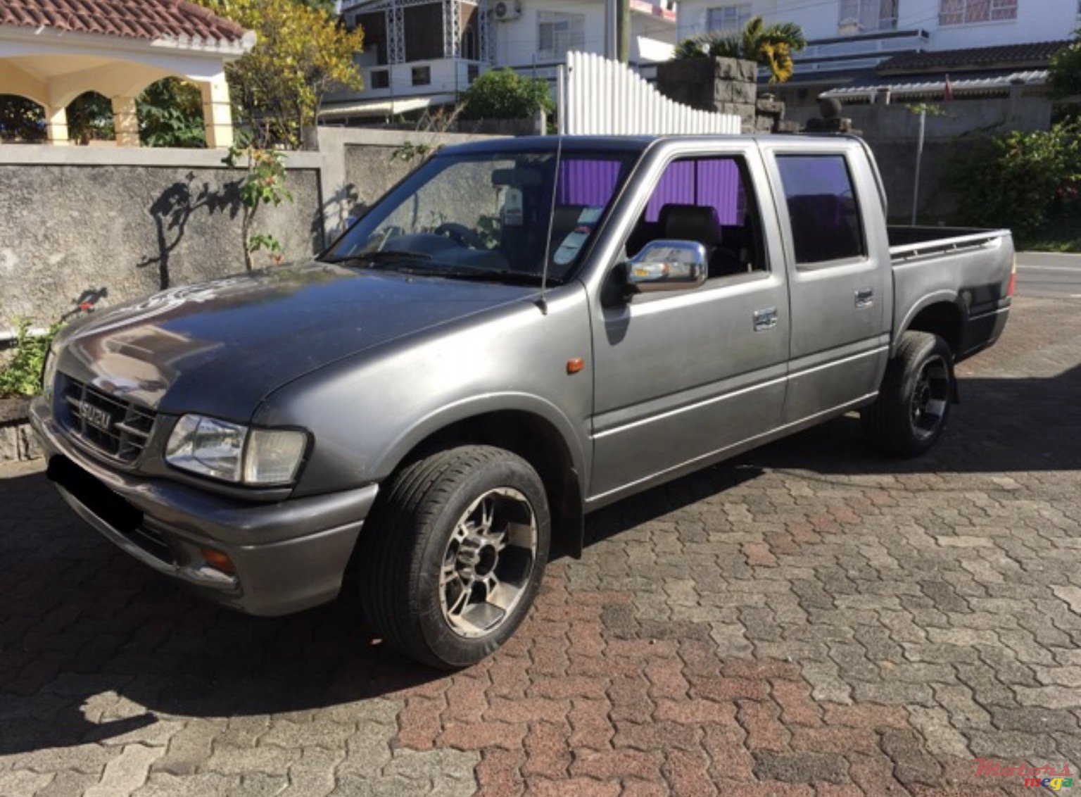 1999' Isuzu photo #2