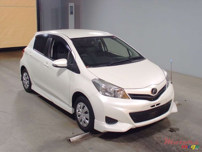 2013' Toyota Vitz photo #1