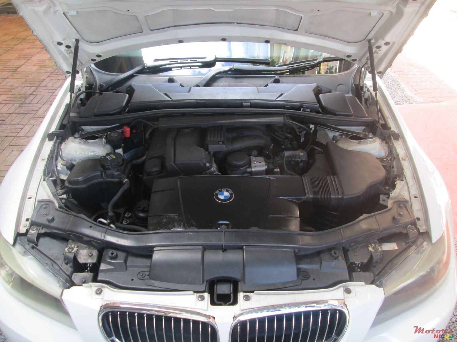 2011' BMW 320 i photo #6
