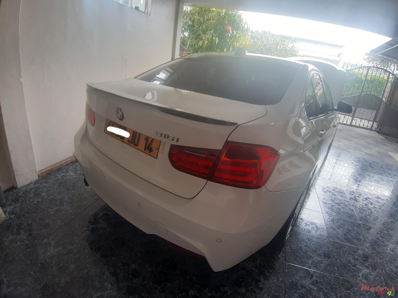 2014' BMW 3 Series Sedan photo #2