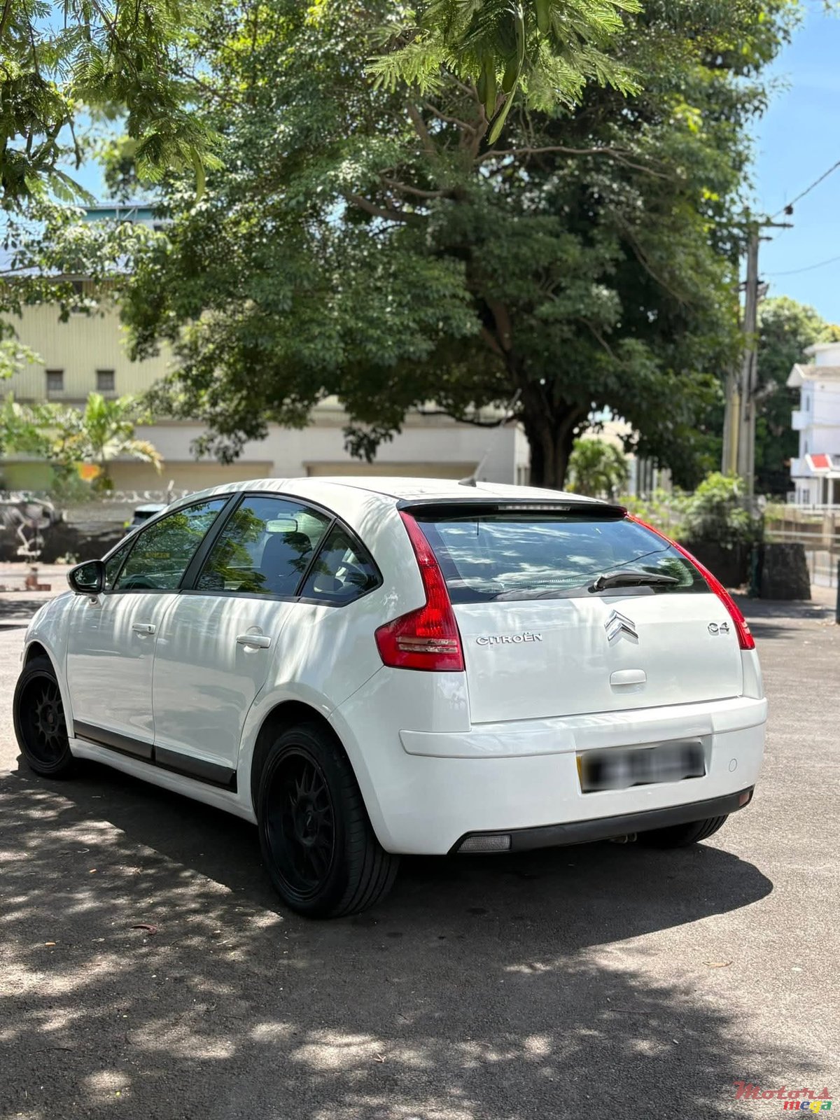 2011' Citroen C4 photo #2