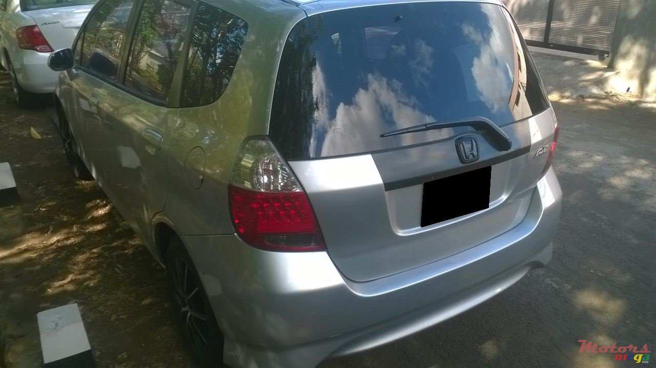 2006' Honda Fit photo #2