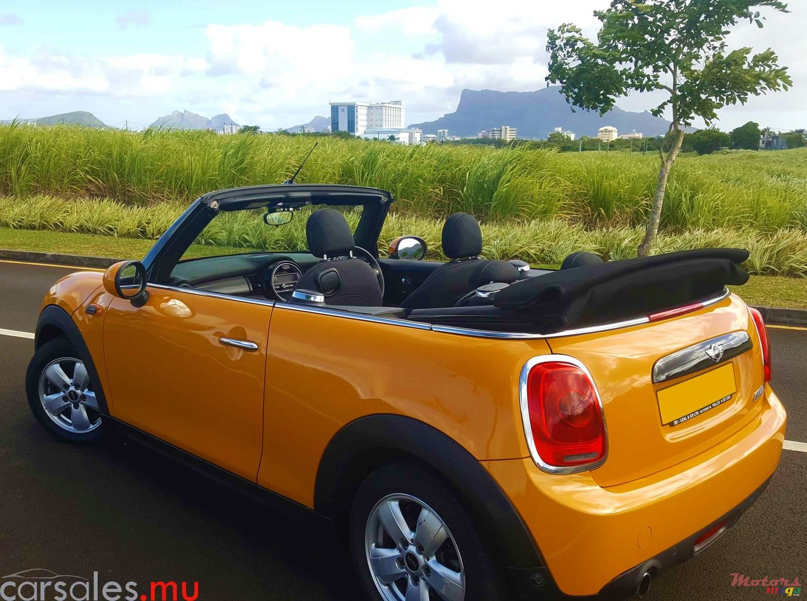2017' MINI Cooper Cabrio photo #3