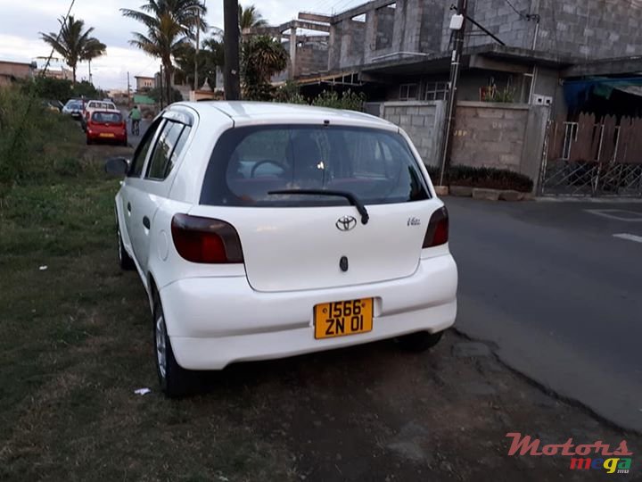 2001' Toyota Vitz Original photo #5