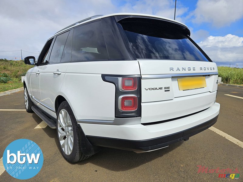 2020' Land Rover Range Rover VOGUE SE P400E photo #3