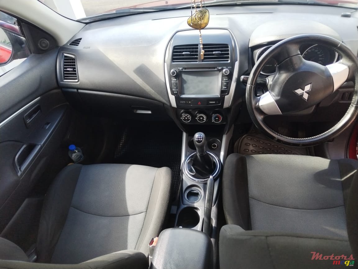 2013' Mitsubishi ASX photo #3