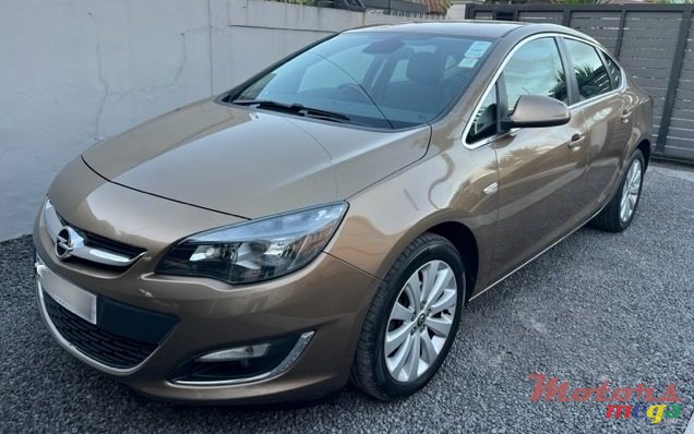 2016' Opel Astra J photo #1