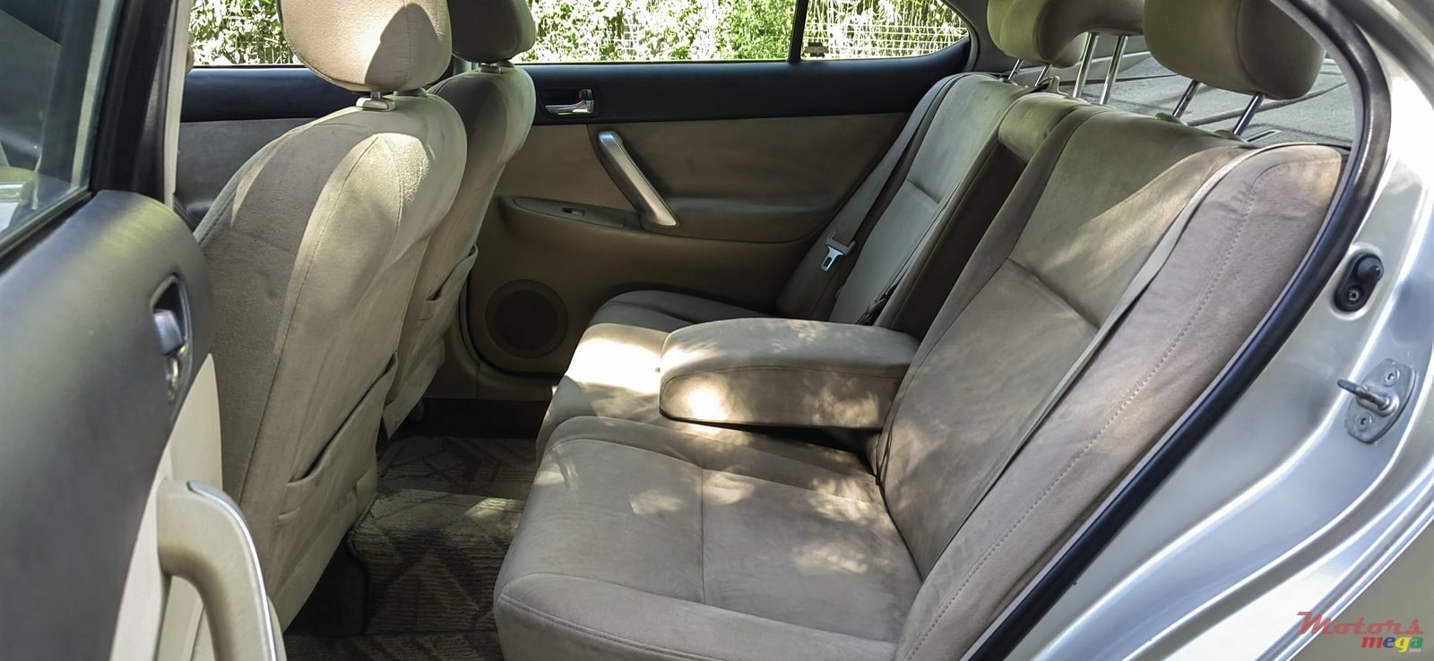 2004' Toyota Premio photo #6