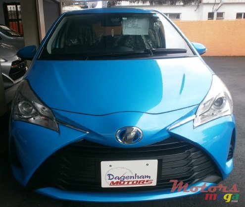 2017' Toyota Vitz HYBRID photo #1