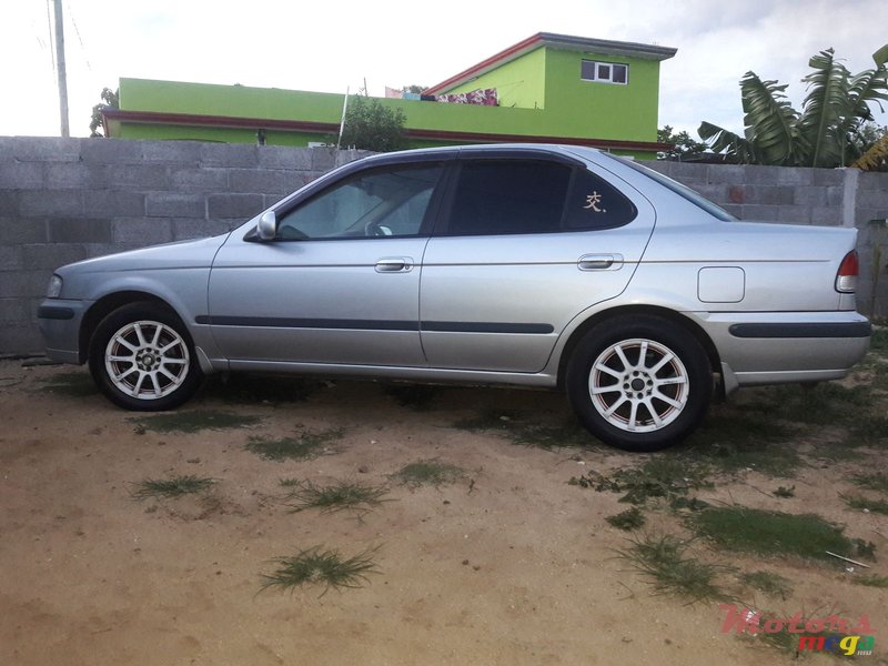 2000' Nissan Sunny photo #1