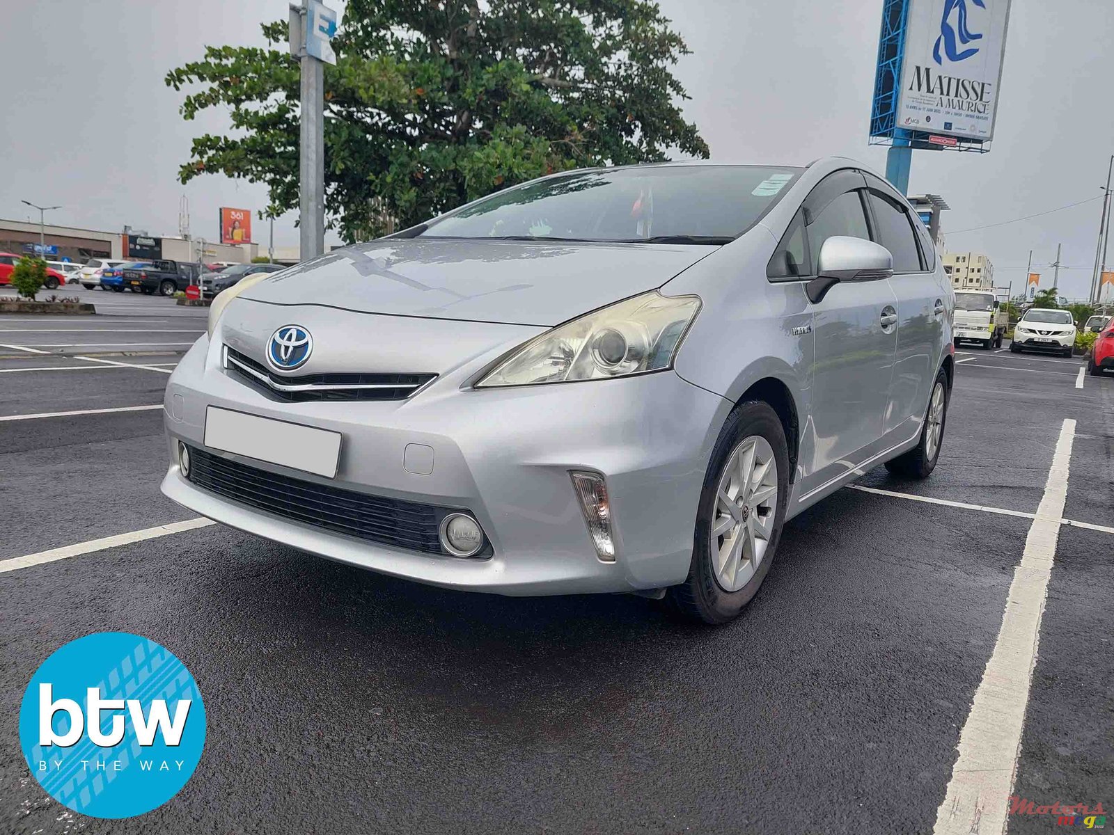2013' Toyota Prius photo #2