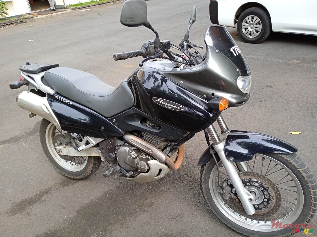 1999' Suzuki photo #1