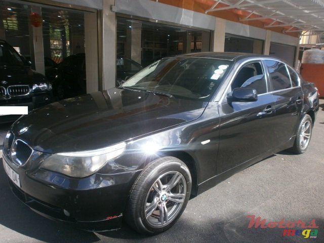 2004' BMW 5 Series 523i photo #3