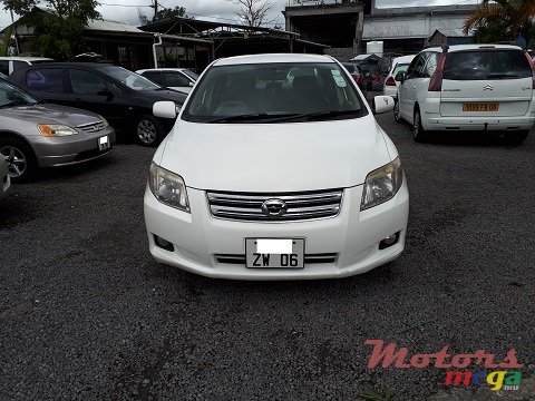 2006' Toyota Axio photo #2