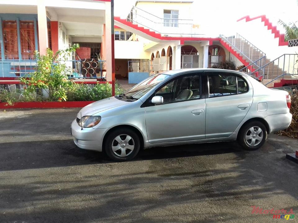 2000' Toyota photo #2