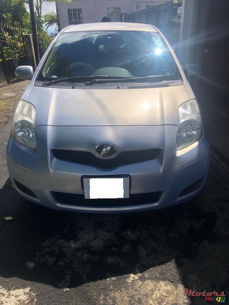 2008' Toyota Vitz photo #1