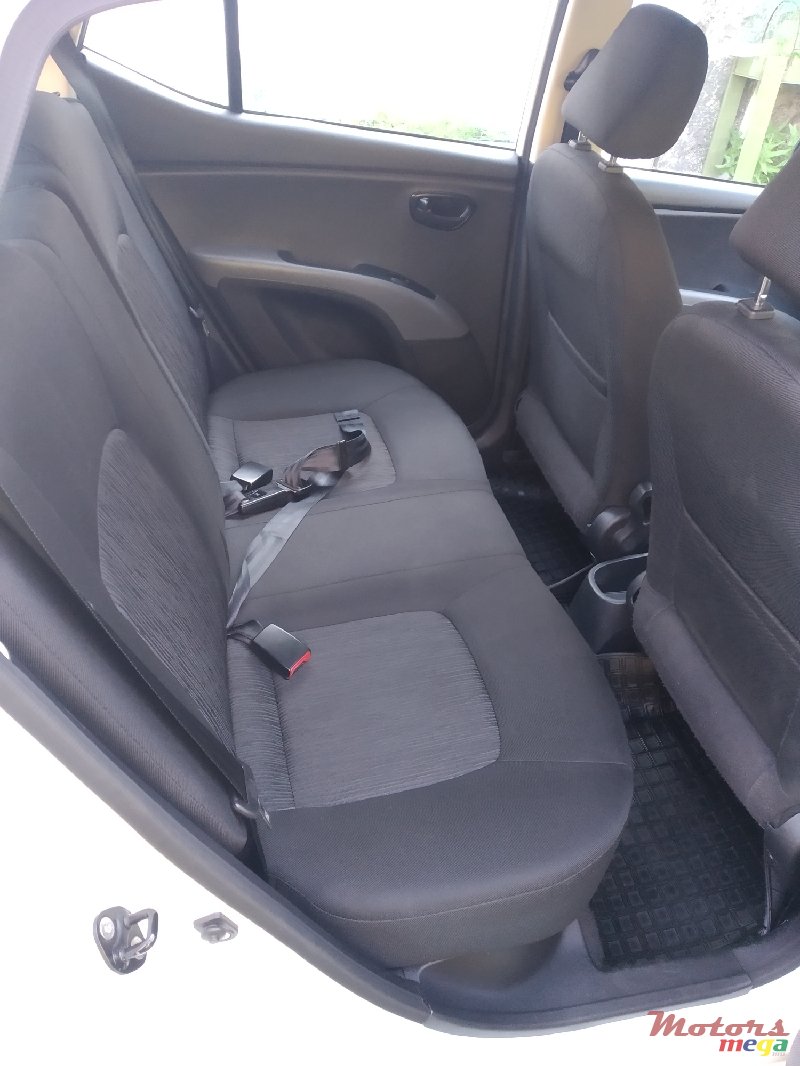 2012' Hyundai i10 photo #5