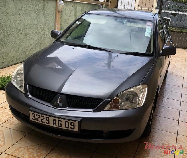 2009' Mitsubishi Lancer GLX photo #2