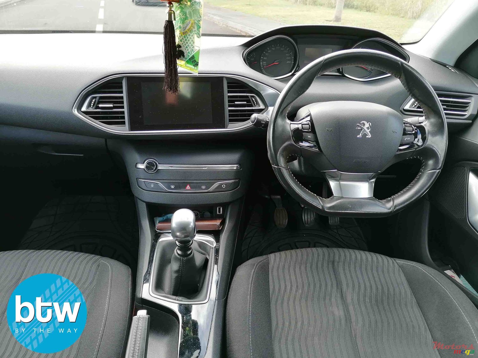 2016' Peugeot 308 photo #6