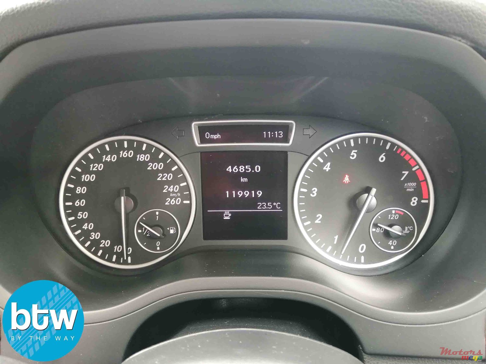 2013' Mercedes-Benz B 200 photo #7