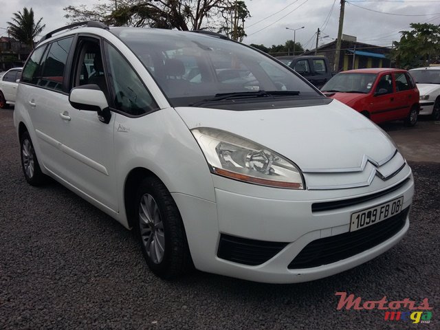 2008' Citroen C4 Picasso photo #1