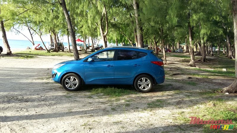 2010' Hyundai ix35 2WD 2000cc Automatic photo #3