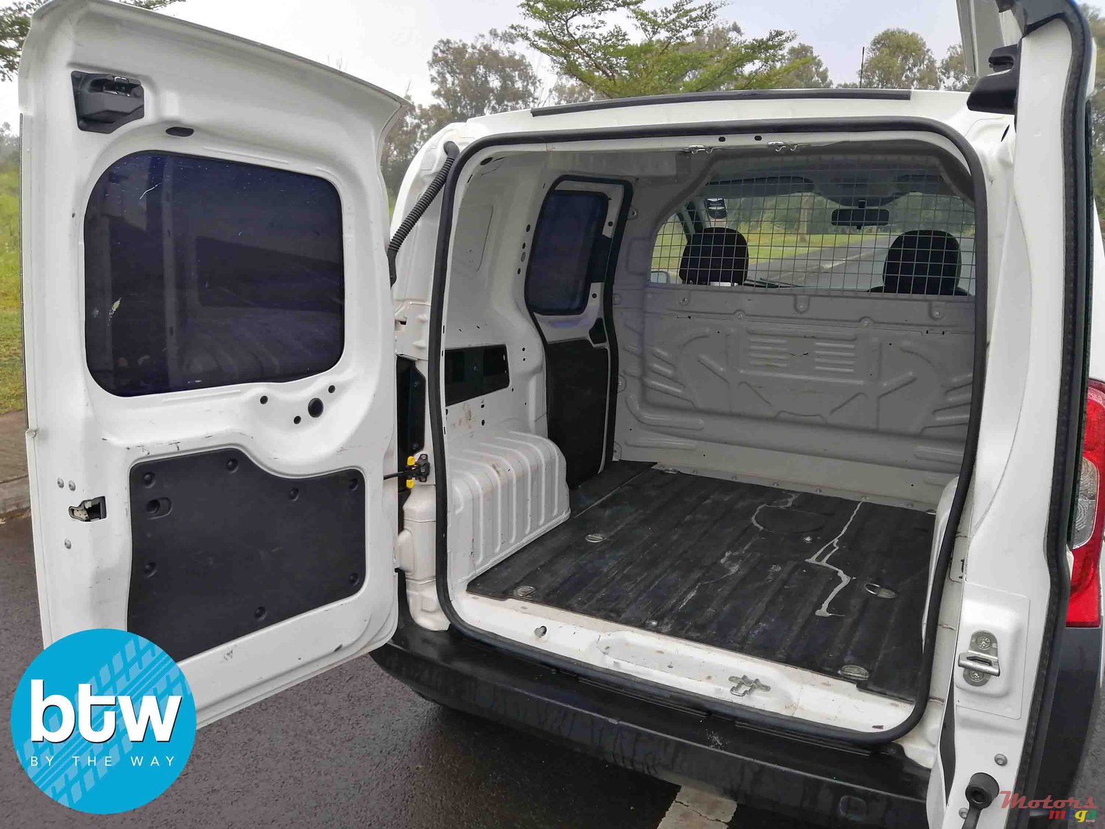 2014' Citroen Berlingo photo #3