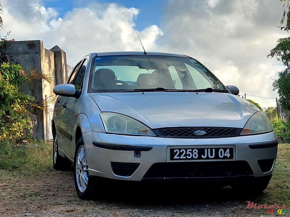 2004' Ford Focus photo #1