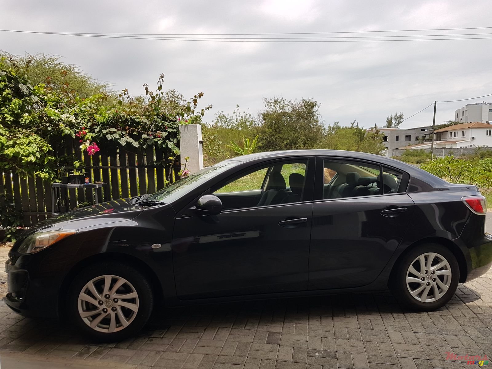 2012' Mazda 3 Saloon photo #3