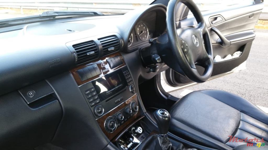 2004' Mercedes-Benz C-Class photo #5