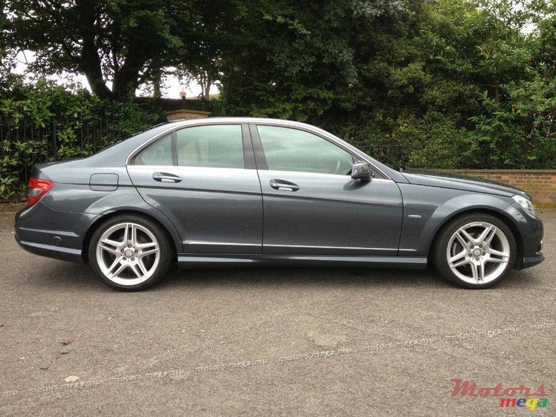 2009' Mercedes-Benz C180 Amg Kompressor photo #3