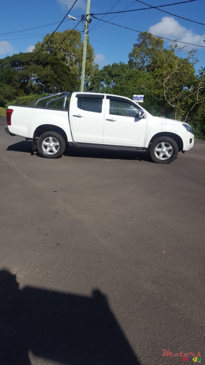 2016' Isuzu 2X4 photo #5