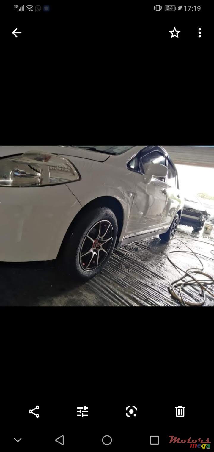 2010' Nissan Tiida photo #1