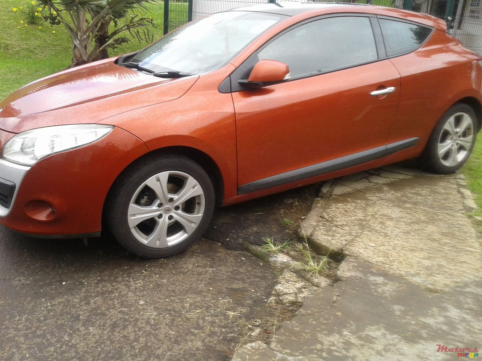 2011' Renault photo #1