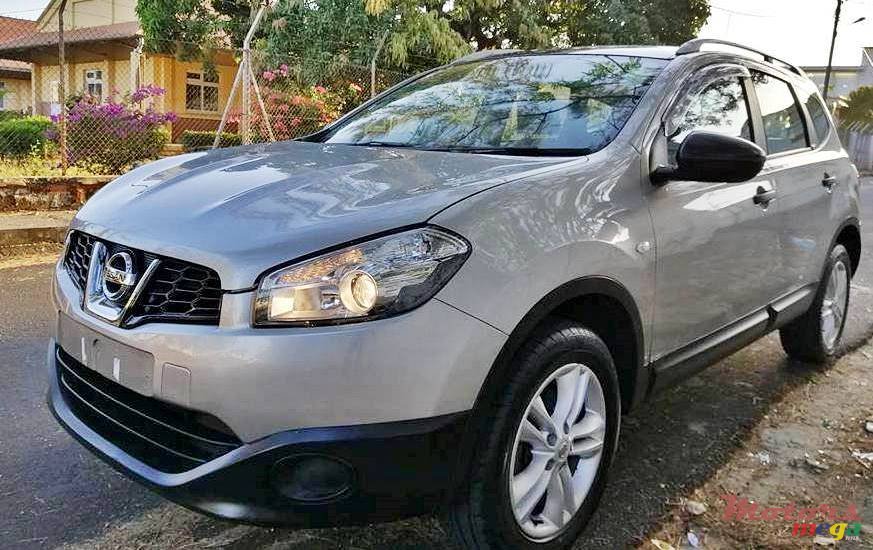 2012' Nissan Qashqai+2 (call 54227164) photo #1