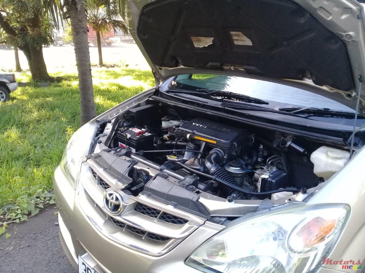 2011' Toyota Avanza photo #5