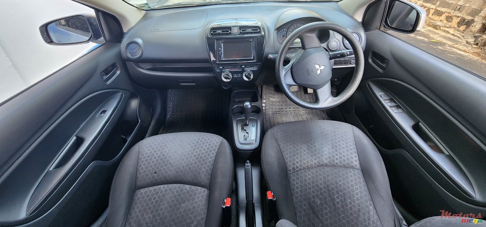 2013' Mitsubishi Mirage photo #3
