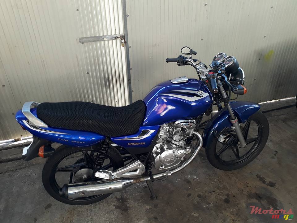 2010' Suzuki EN125 photo #2