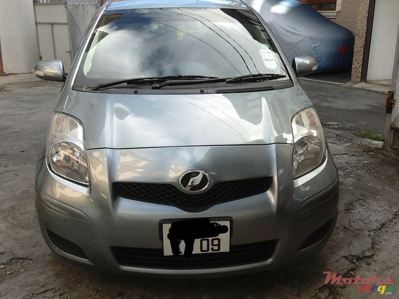 2009' Toyota Vitz photo #3