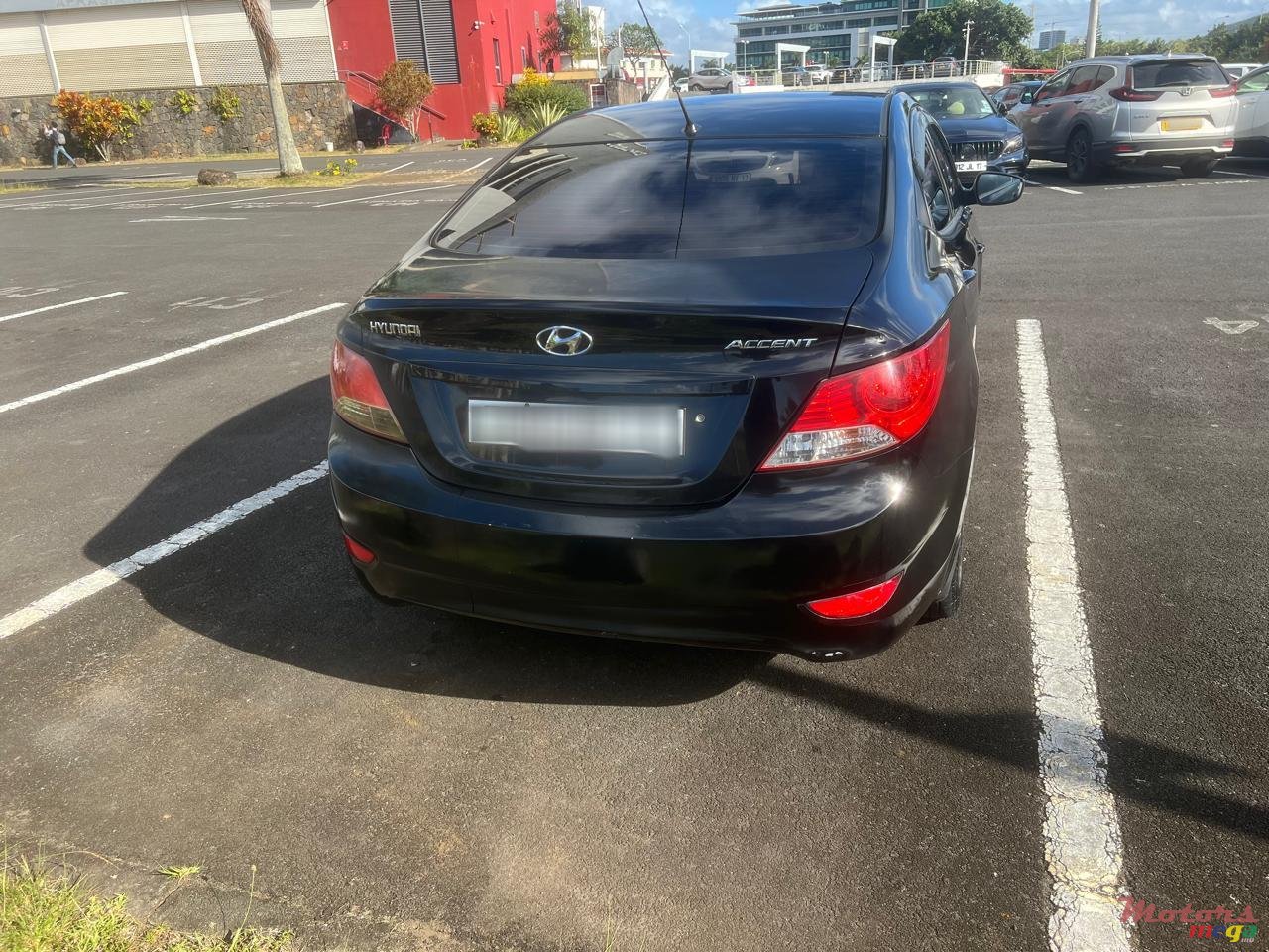 2011' Hyundai Accent photo #4
